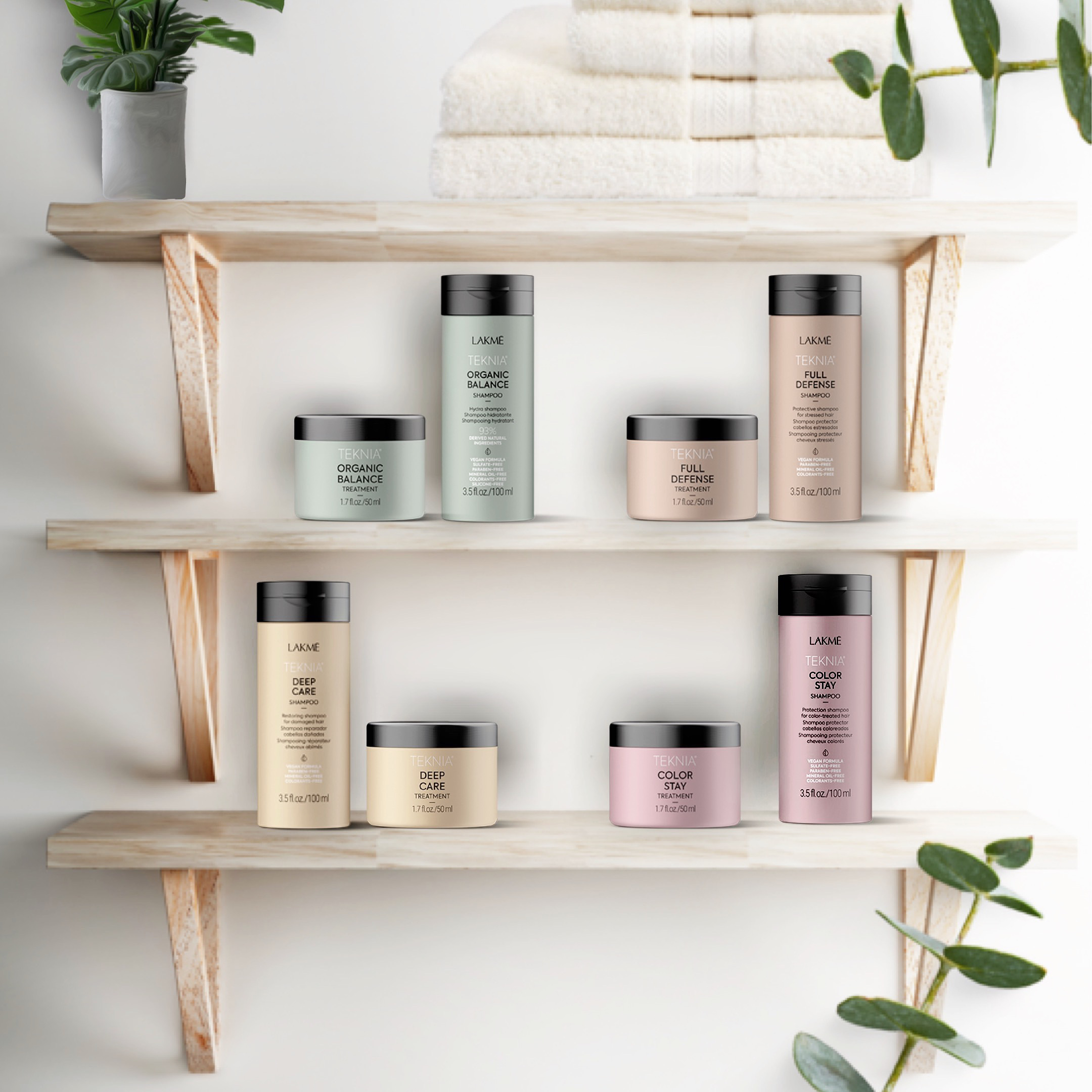 Gamme de soins capillaires TEKNIA de Lakmé, présentée sur des étagères